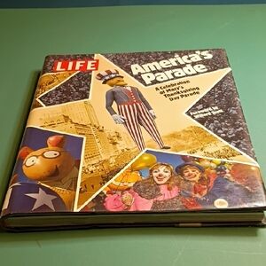 Macy's Thanksgiving Day America's Parade Book - Multicolor Big Balloons Santa